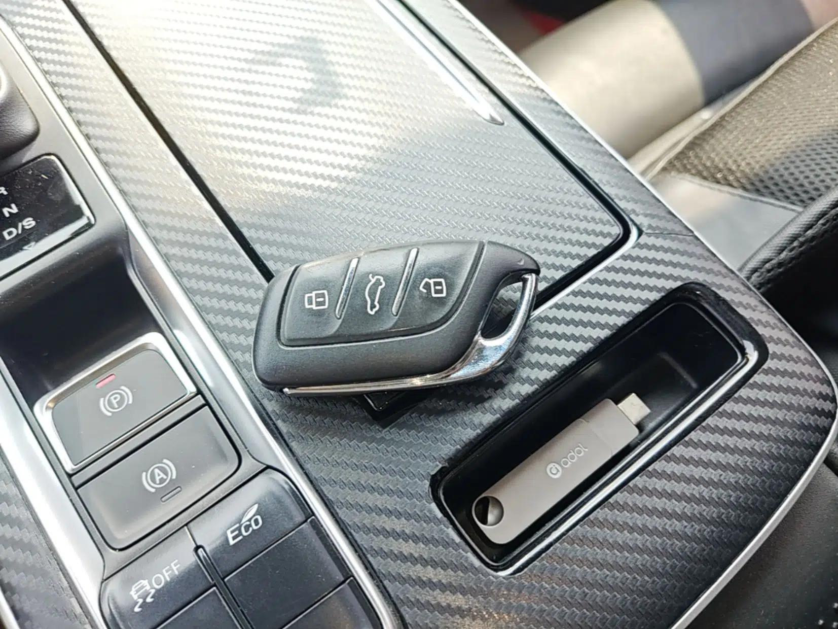 Roewe i6 MAX 2020 300TGI Automatic Supreme Edition with Cool Sunroof and Advanced Driving Features — миниатюра 12