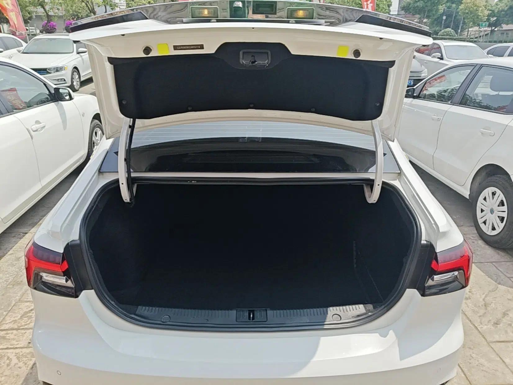 Roewe i6 MAX 2020 300TGI Automatic Supreme Edition with Cool Sunroof and Advanced Driving Features — миниатюра 22