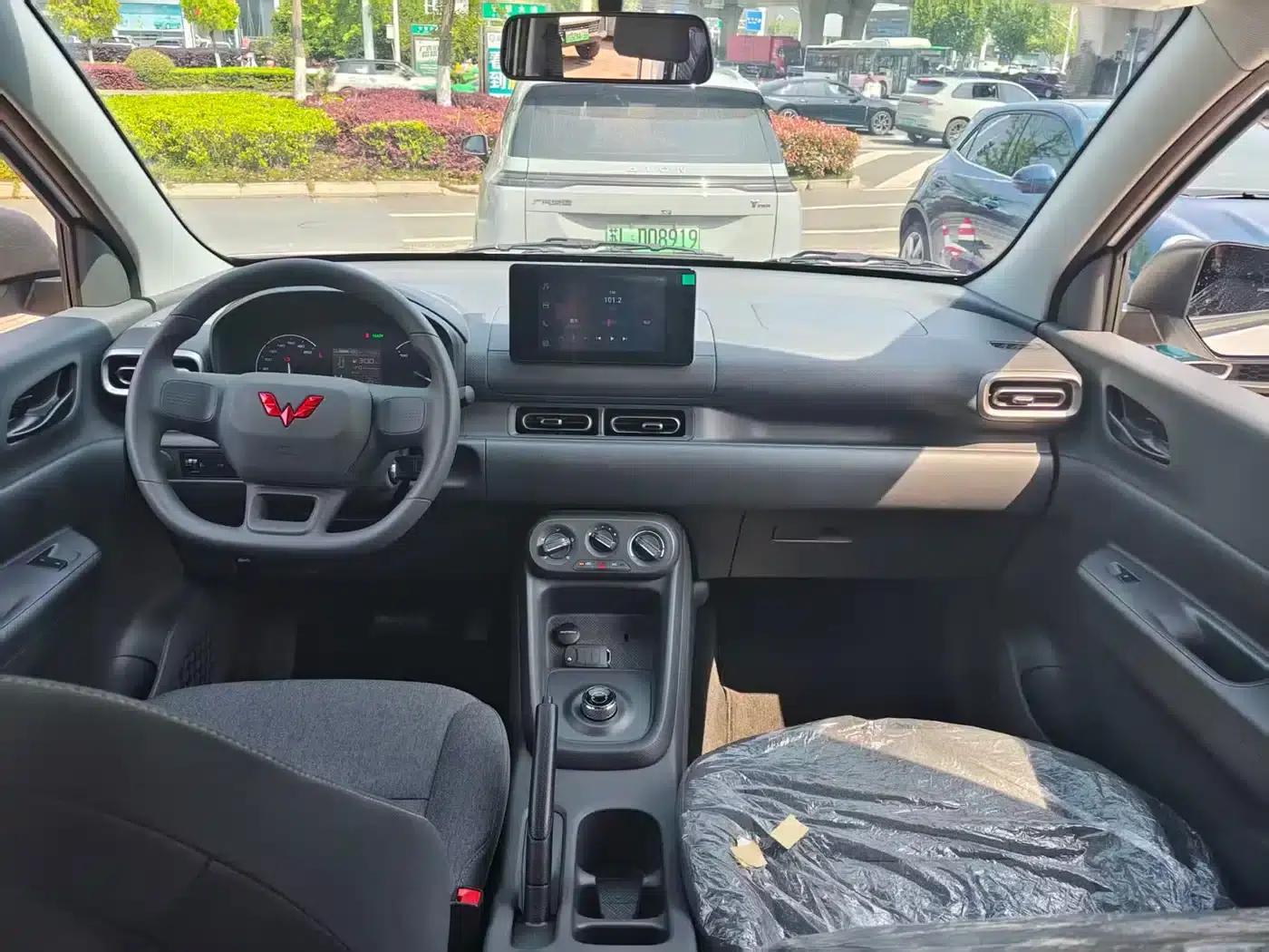 Wuling Hongguang New Energy 2024 Pure Electric Version 300KM Standard Edition — миниатюра 11