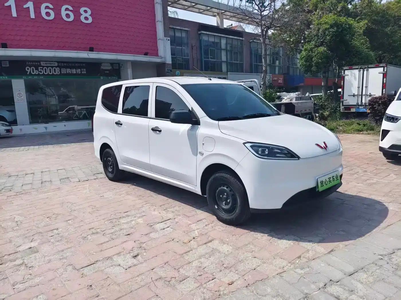 Wuling Hongguang New Energy 2024 Pure Electric Version 300KM Standard Edition — миниатюра 3