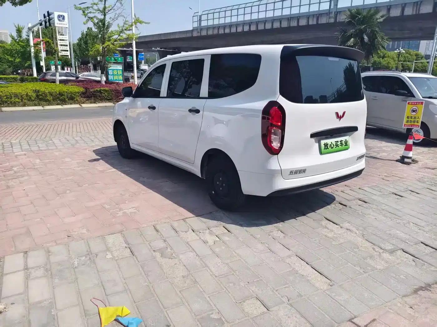 Wuling Hongguang New Energy 2024 Pure Electric Version 300KM Standard Edition — миниатюра 5