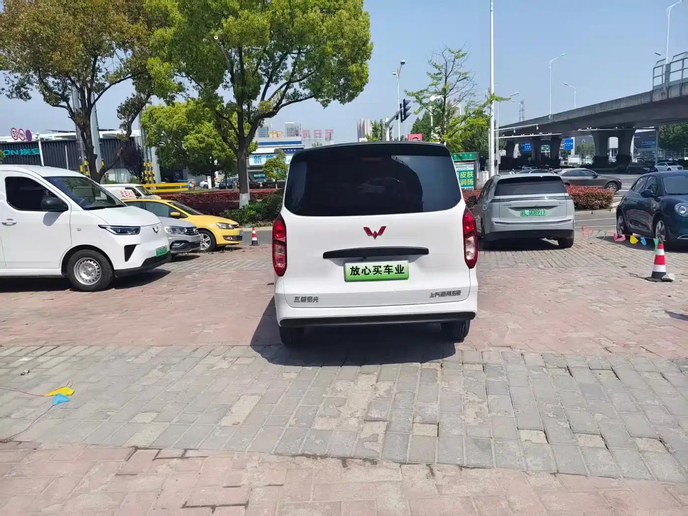 Wuling Hongguang New Energy 2024 Pure Electric Version 300KM Standard Edition — миниатюра 6