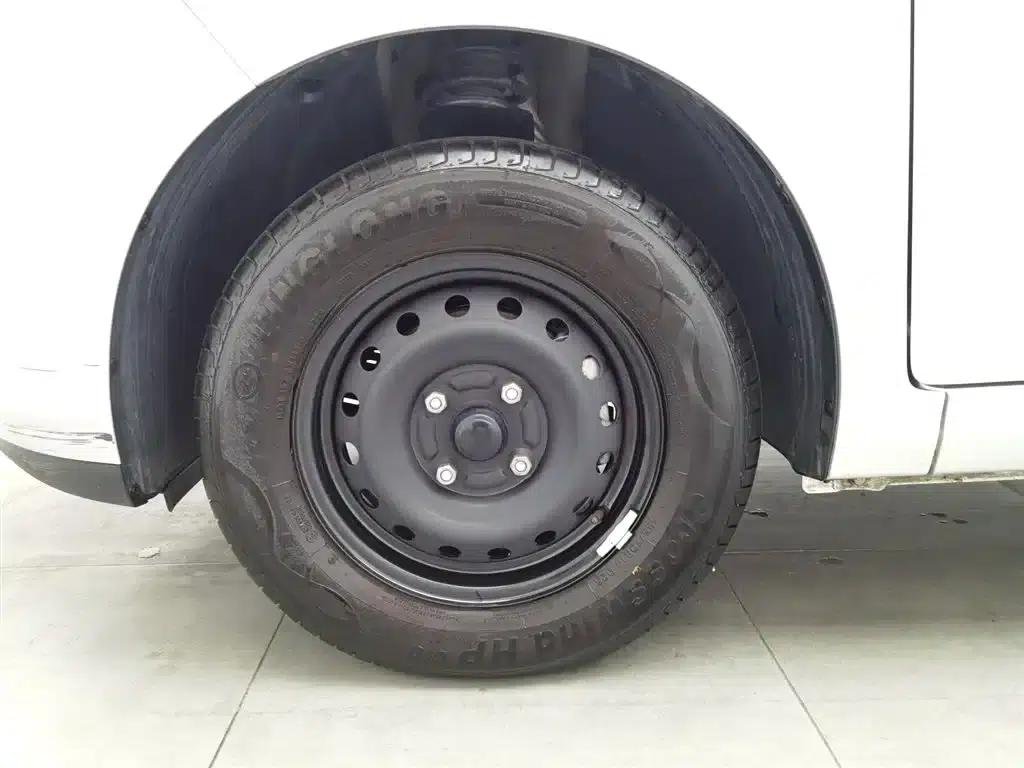 Wuling Hongguang New Energy 2024 Pure Electric Version 300KM Standard Edition — миниатюра 17