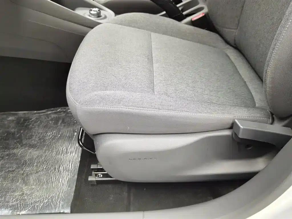 Wuling Hongguang New Energy 2024 Pure Electric Version 300KM Standard Edition — миниатюра 20