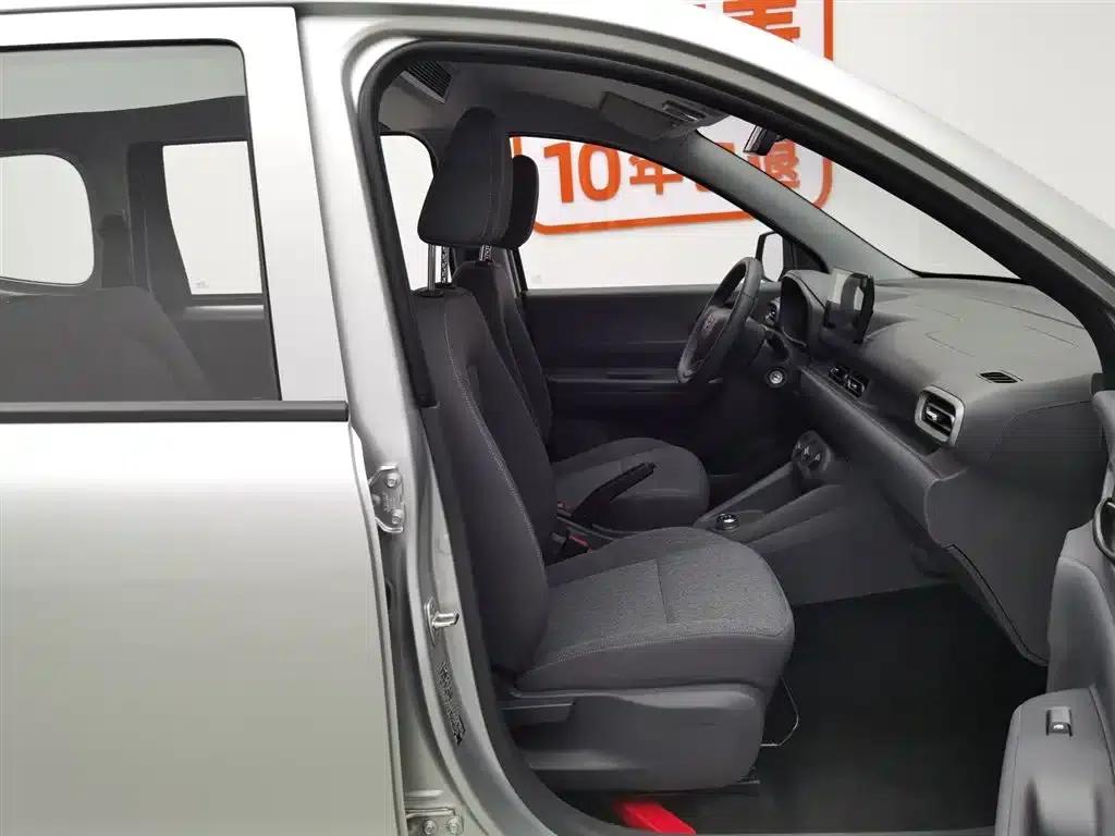 Wuling Hongguang New Energy 2024 Pure Electric Version 300KM Standard Edition — миниатюра 23