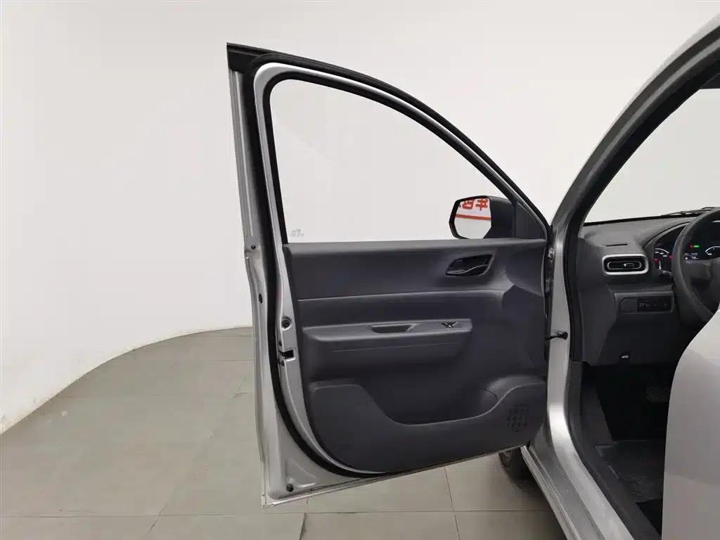 Wuling Hongguang New Energy 2024 Pure Electric Version 300KM Standard Edition — миниатюра 8