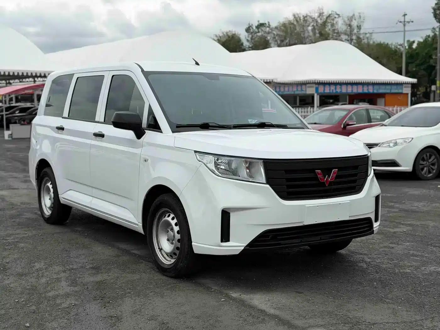 Wuling Hongguang PLUS 2020 1.5L Manual Standard 7-Seater — миниатюра 3