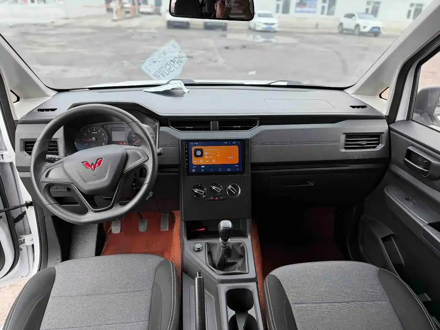 Wuling Hongguang PLUS 2020 1.5L Manual Standard 7-Seater — миниатюра 5