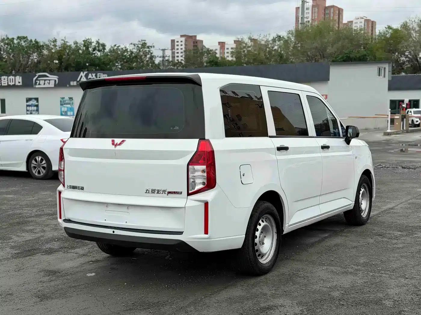 Wuling Hongguang PLUS 2020 1.5L Manual Standard 7-Seater — миниатюра 9
