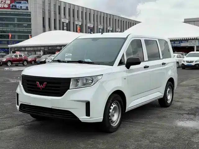 Wuling Hongguang PLUS 2020 1.5L Manual Standard 7-Seater