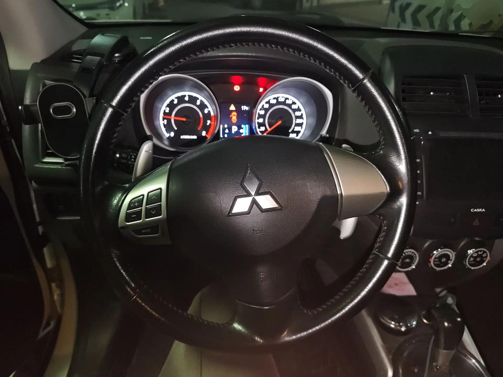 Mitsubishi ASX 2013 2.0L CVT Two-Wheel Drive Luxury Edition — миниатюра 11