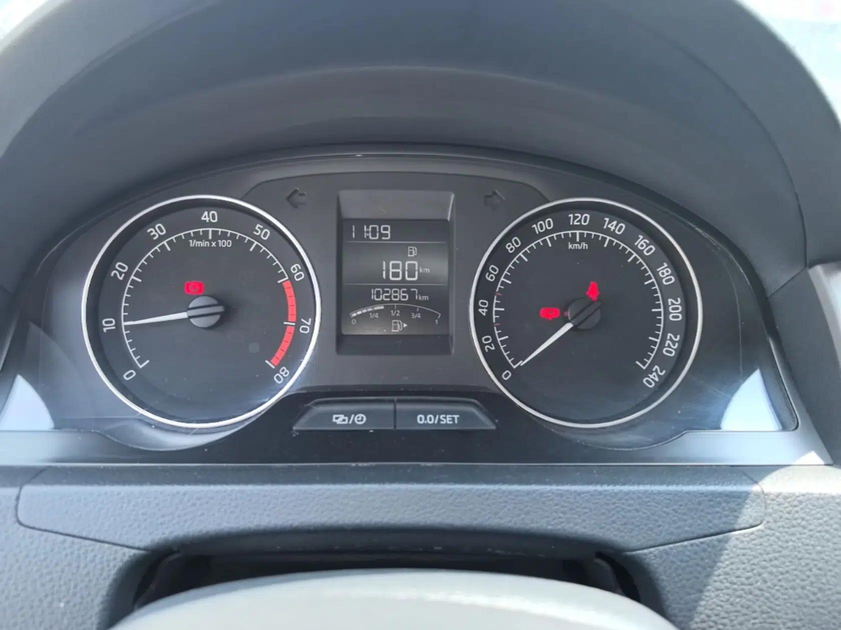 Skoda Rapid Spaceback 2016 Revised 1.6L Manual Chuanxing Edition — миниатюра 14