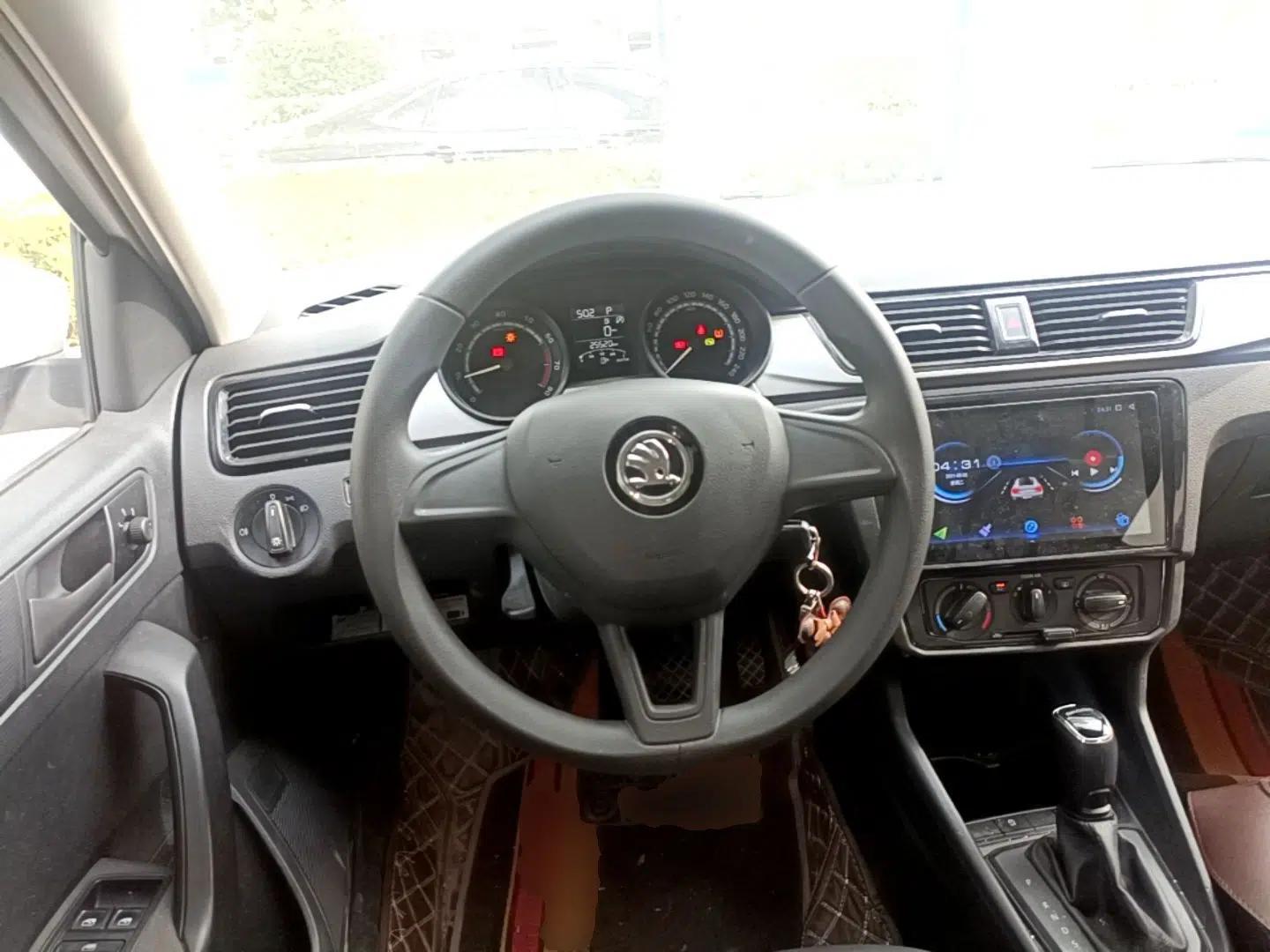 Skoda Rapid Spaceback 2020 1.5L Automatic Sport Edition — миниатюра 13