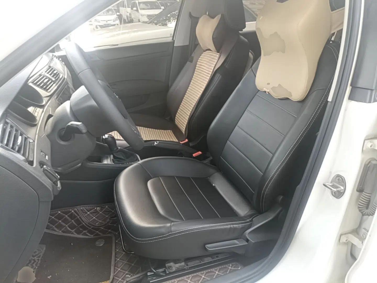 Skoda Rapid Spaceback 2020 1.5L Automatic Sport Edition — миниатюра 17