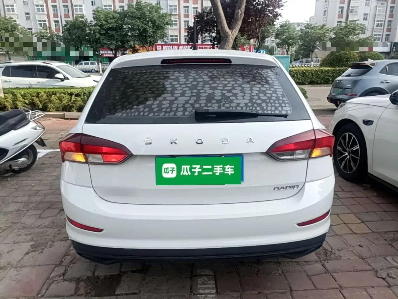 Skoda Rapid Spaceback 2020 1.5L Automatic Sport Edition — миниатюра 3
