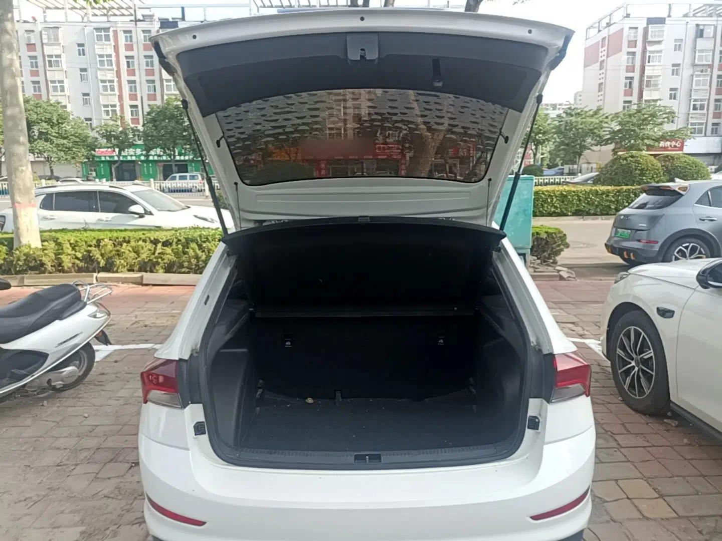 Skoda Rapid Spaceback 2020 1.5L Automatic Sport Edition — миниатюра 21