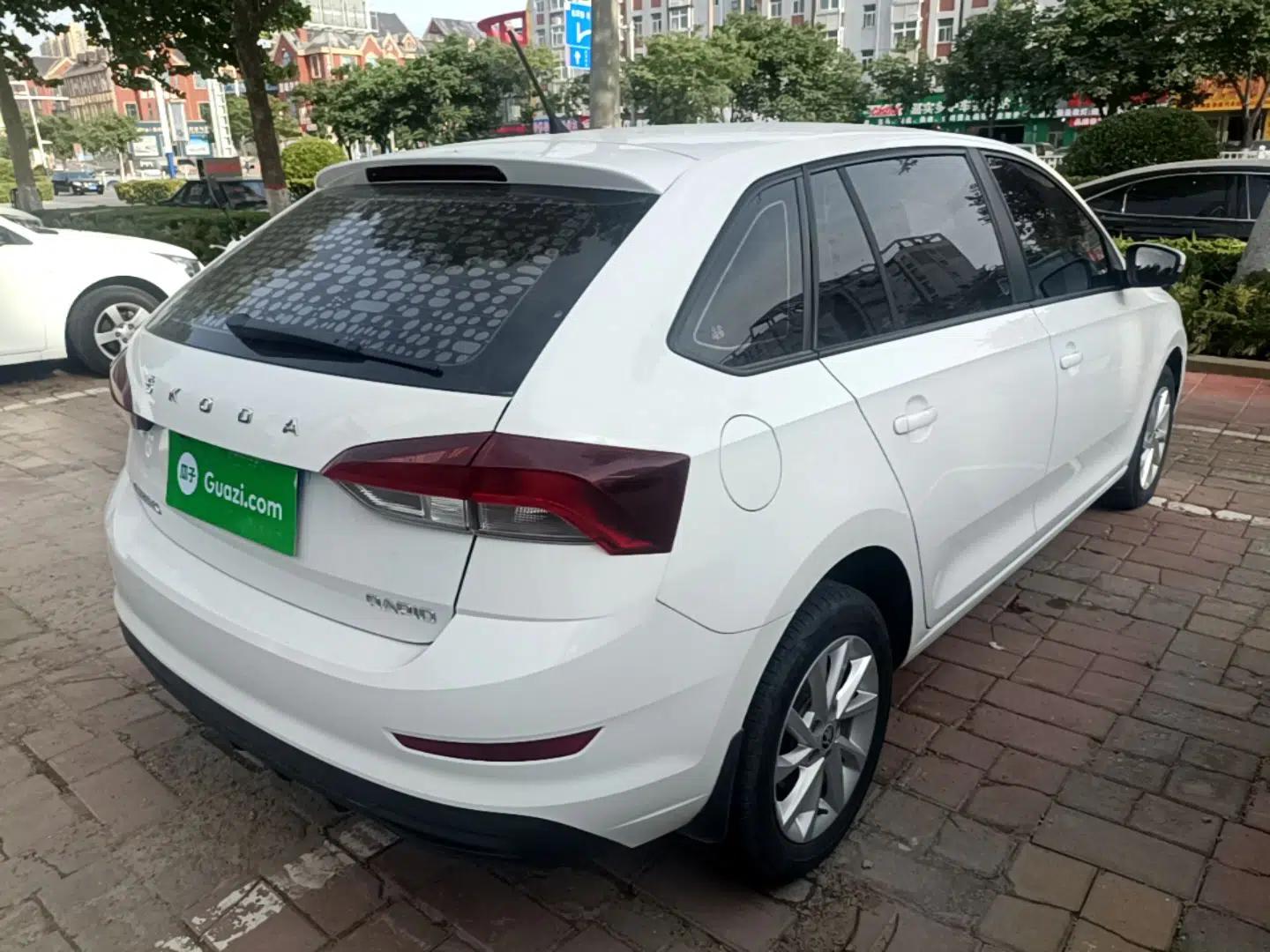 Skoda Rapid Spaceback 2020 1.5L Automatic Sport Edition — миниатюра 4