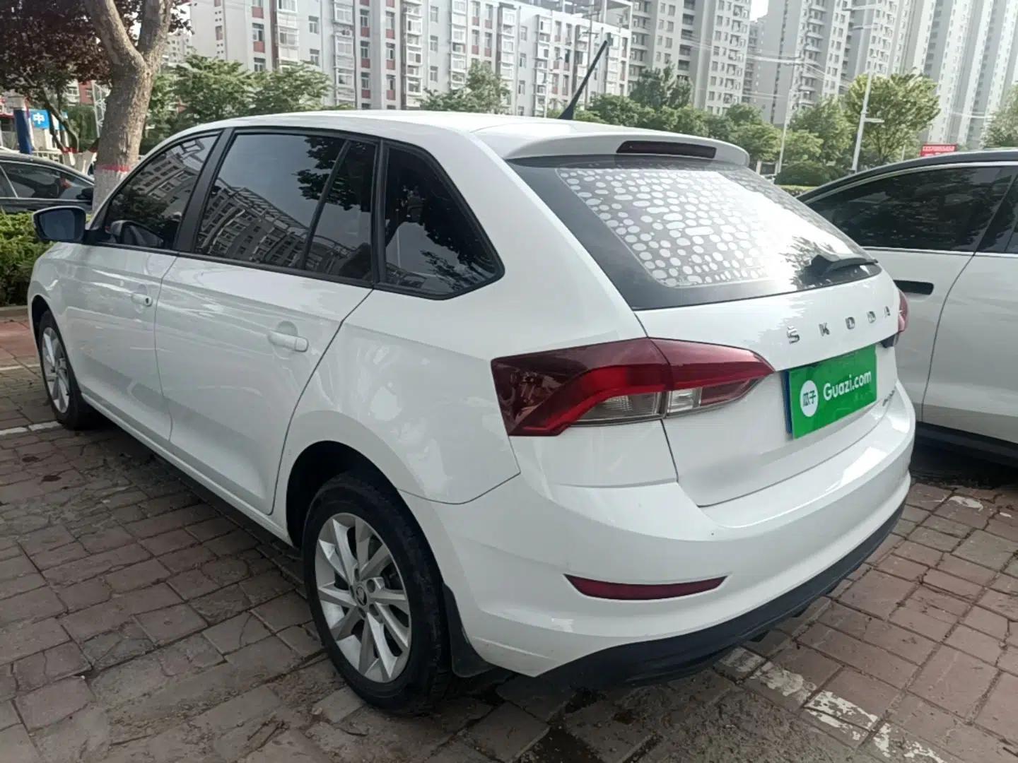 Skoda Rapid Spaceback 2020 1.5L Automatic Sport Edition — миниатюра 7