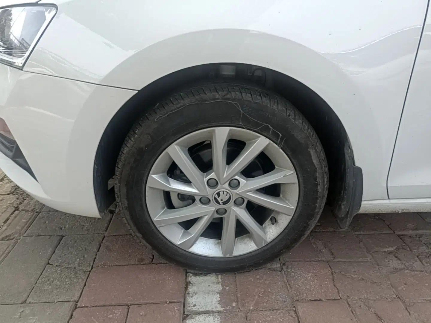 Skoda Rapid Spaceback 2020 1.5L Automatic Sport Edition — миниатюра 9