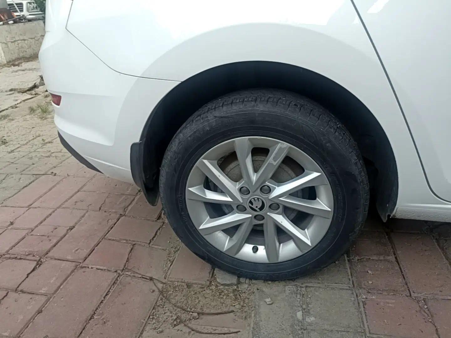 Skoda Rapid Spaceback 2020 1.5L Automatic Sport Edition — миниатюра 10