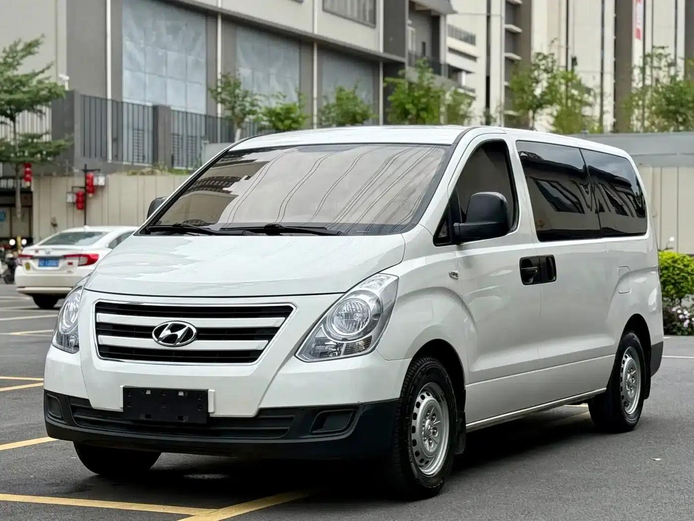 H-1 Huiyi 2011 Model 2.4L Comfort Edition — миниатюра 1