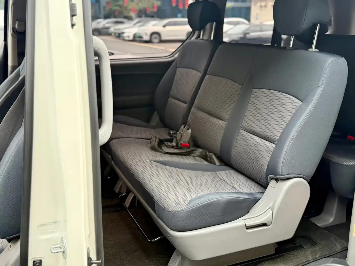 H-1 Huiyi 2011 Model 2.4L Comfort Edition — миниатюра 12