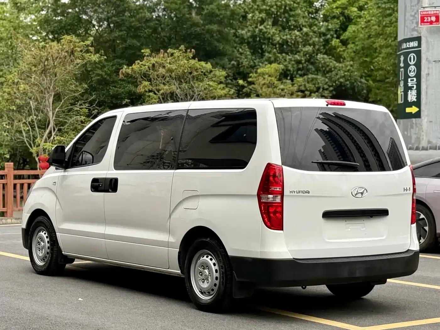 H-1 Huiyi 2011 Model 2.4L Comfort Edition — миниатюра 7