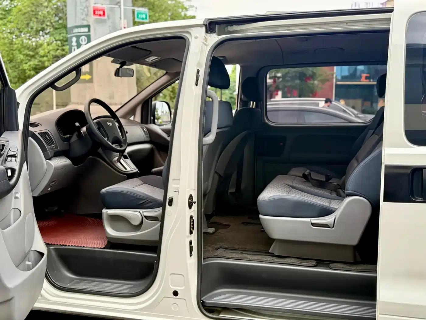 H-1 Huiyi 2011 Model 2.4L Comfort Edition — миниатюра 8