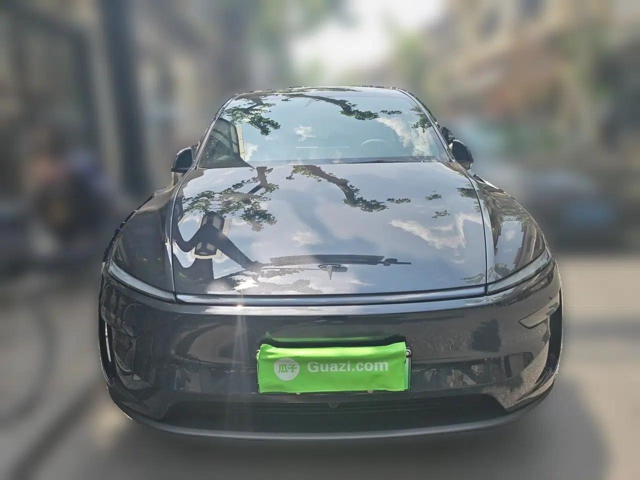 Tesla Model Y L 2025 Model Long-Range All-Wheel-Drive Version — миниатюра 2