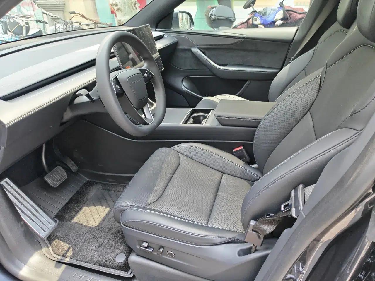 Tesla Model Y L 2025 Model Long-Range All-Wheel-Drive Version — миниатюра 16