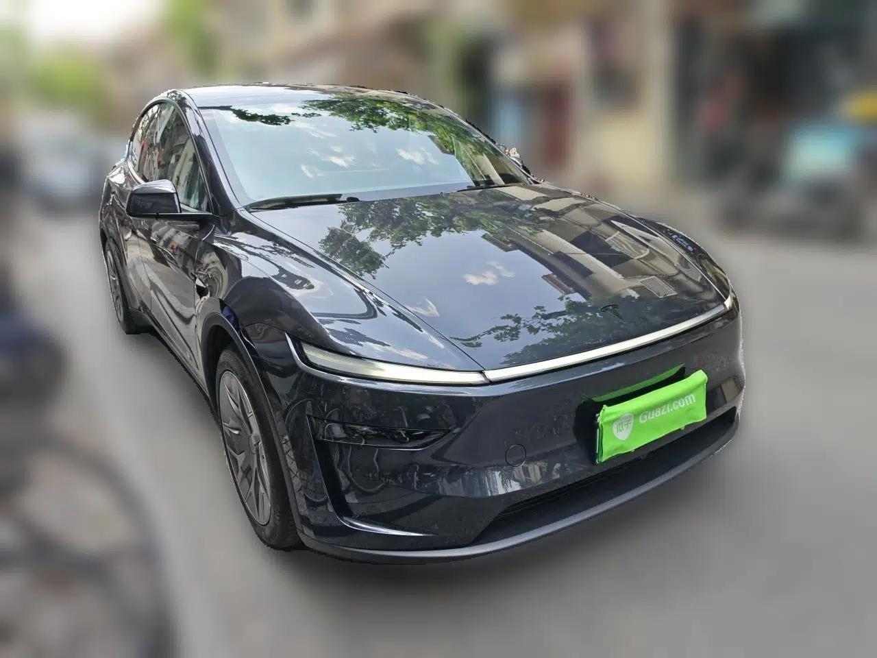 Tesla Model Y L 2025 Model Long-Range All-Wheel-Drive Version — миниатюра 3
