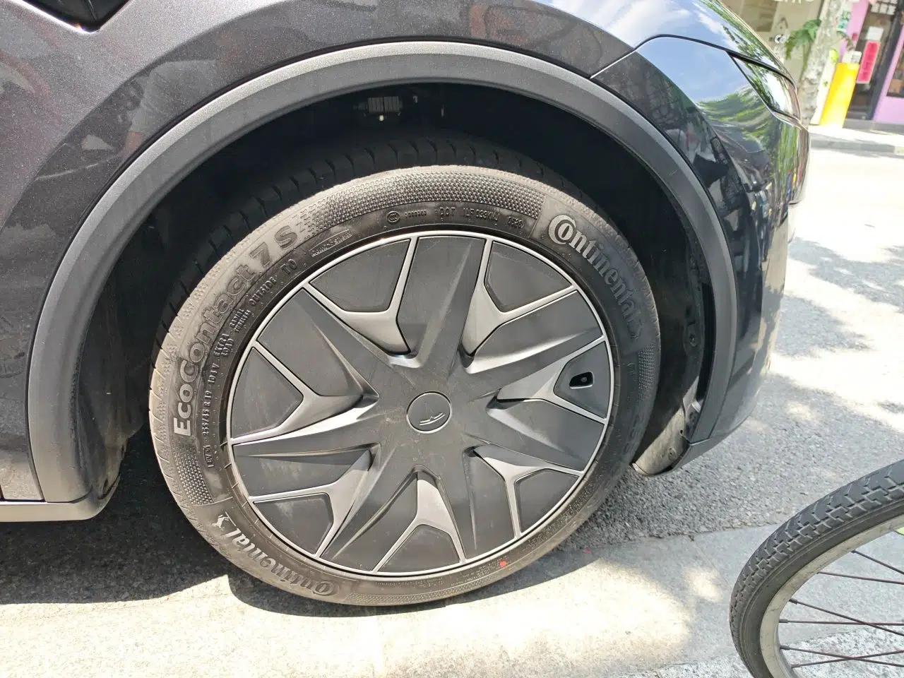 Tesla Model Y L 2025 Model Long-Range All-Wheel-Drive Version — миниатюра 8