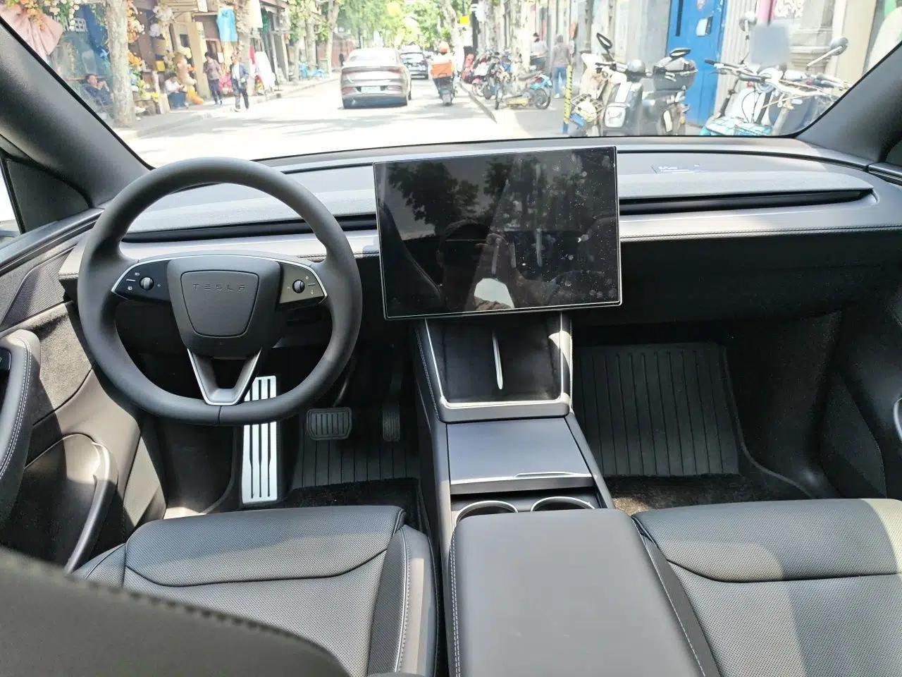 Tesla Model Y L 2025 Model Long-Range All-Wheel-Drive Version — миниатюра 10