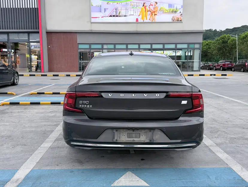 Volvo S90 New Energy 2022 T8 eDrive Hybrid Luxury Edition — миниатюра 4