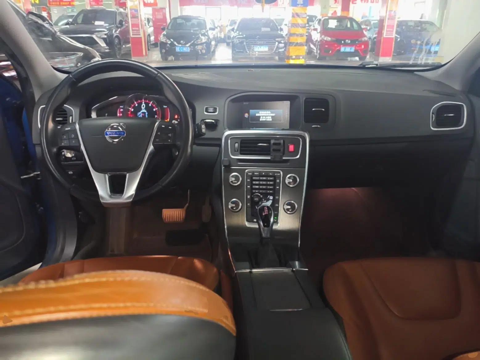 Volvo V60 2015 T5 Zhiya Edition — миниатюра 13