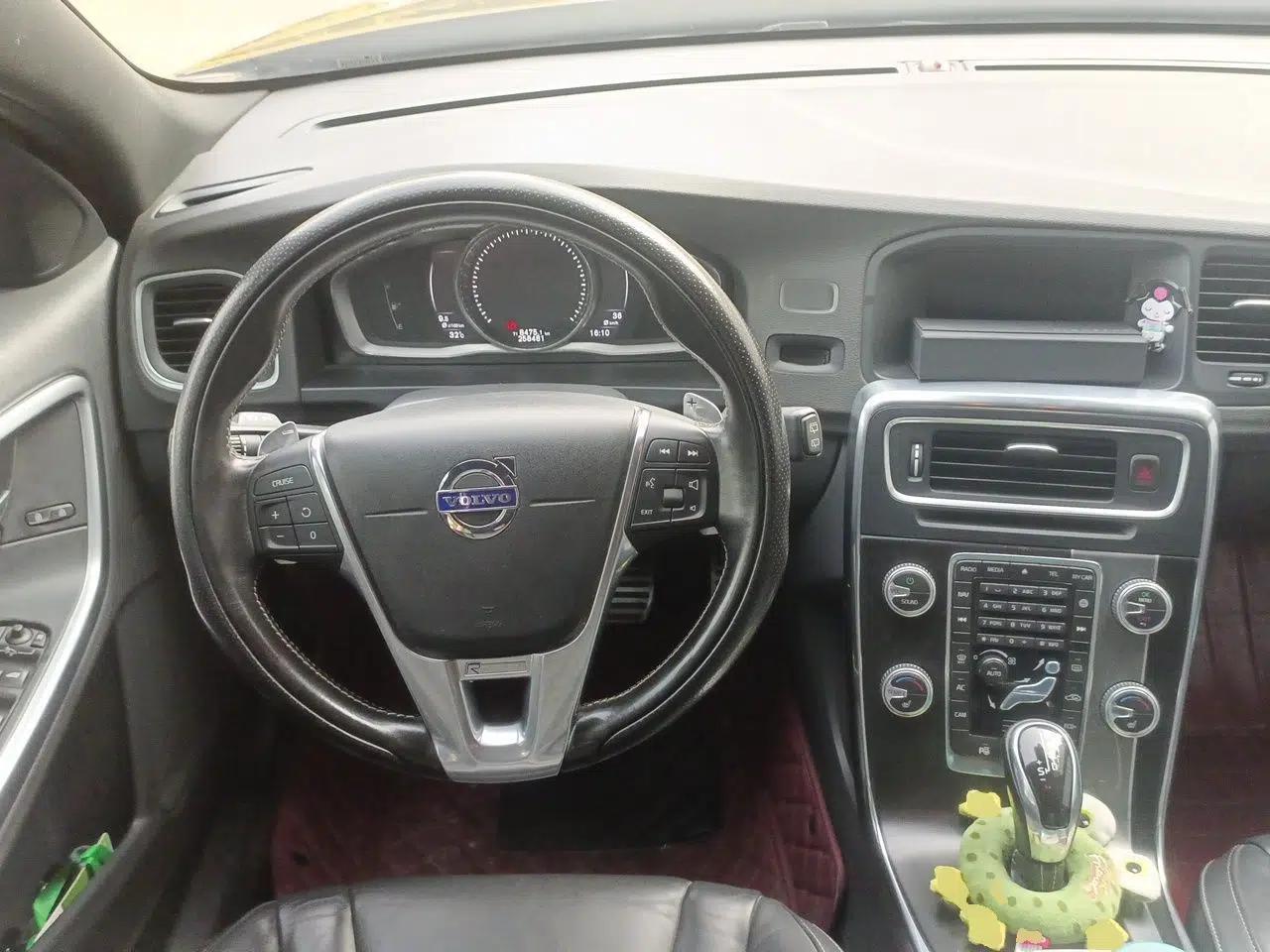 Volvo V60 2016 T5 Zhiya Personalized Sport Edition — миниатюра 11
