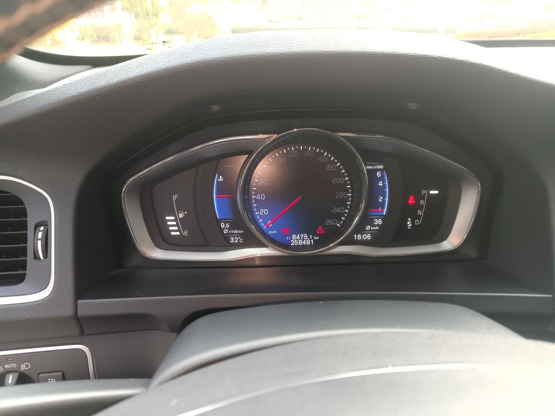 Volvo V60 2016 T5 Zhiya Personalized Sport Edition — миниатюра 12