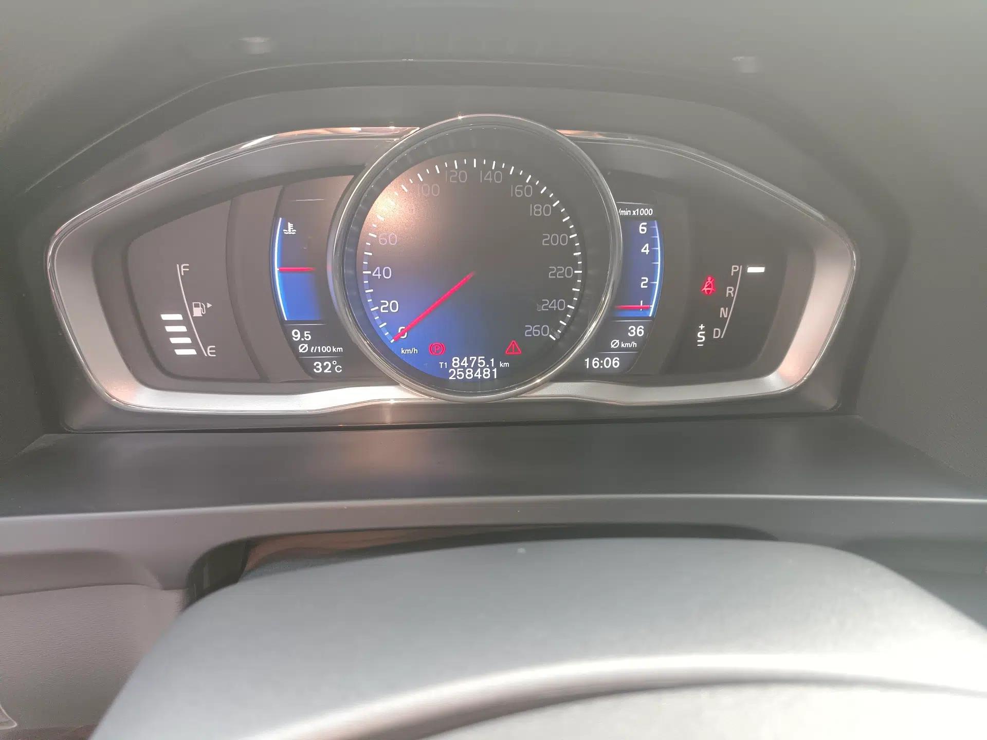 Volvo V60 2016 T5 Zhiya Personalized Sport Edition — миниатюра 13