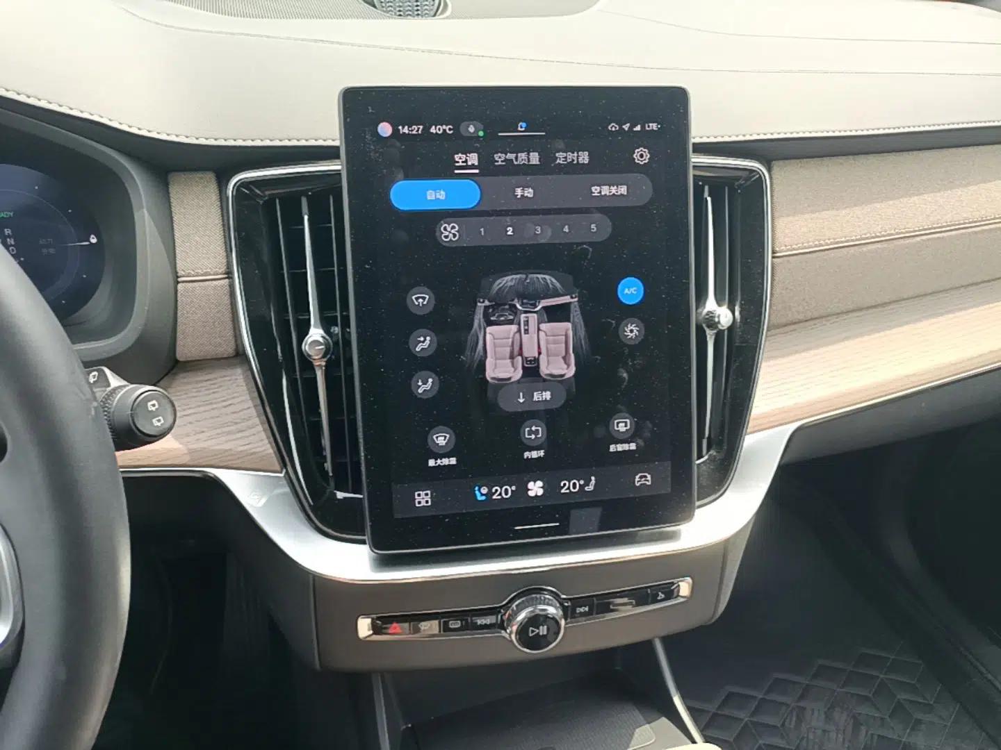 Volvo XC90 New Energy 2025 T8 Luxury Prestige 7-Seater — миниатюра 15
