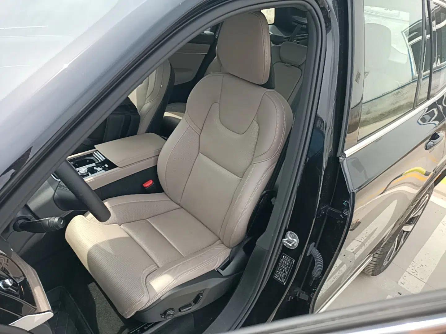 Volvo XC90 New Energy 2025 T8 Luxury Prestige 7-Seater — миниатюра 17