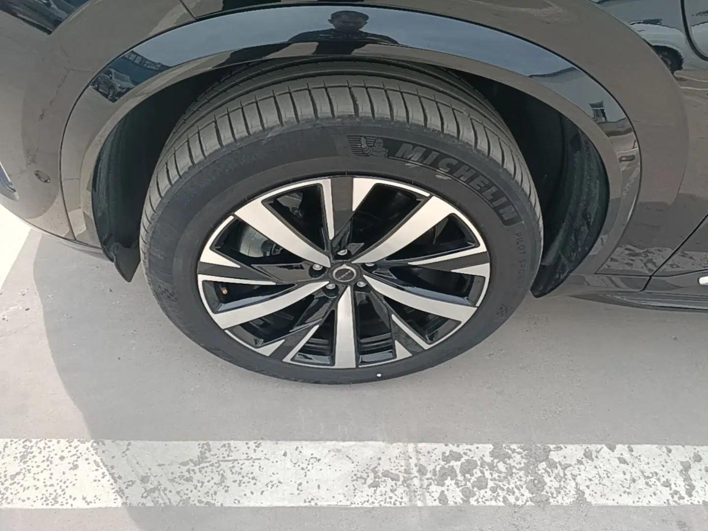 Volvo XC90 New Energy 2025 T8 Luxury Prestige 7-Seater — миниатюра 9