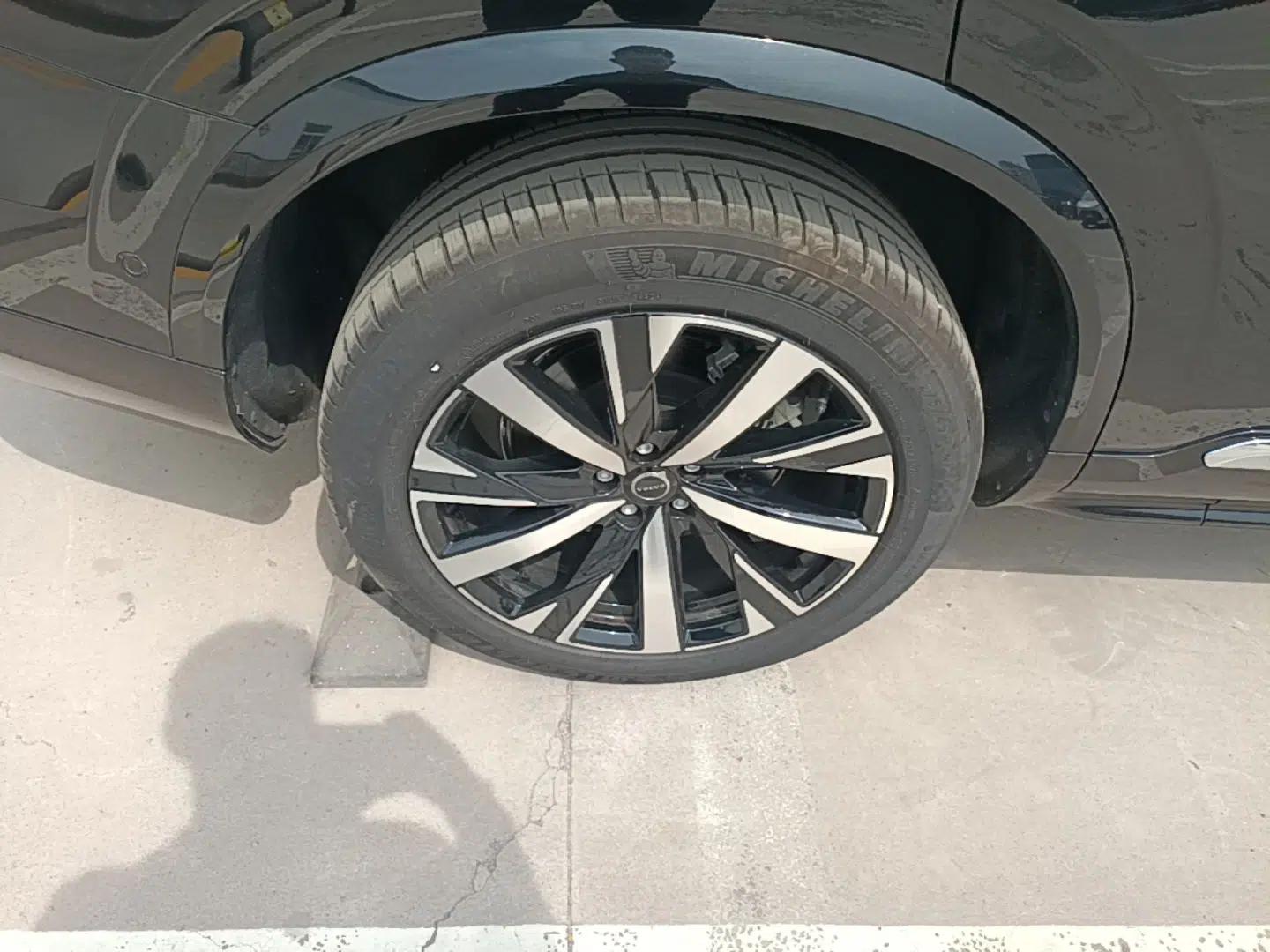 Volvo XC90 New Energy 2025 T8 Luxury Prestige 7-Seater — миниатюра 10