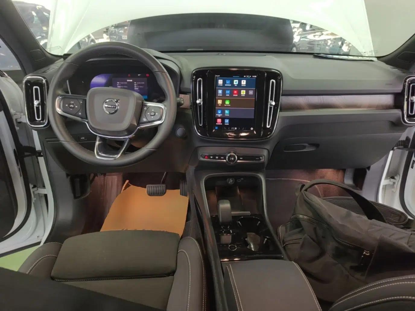 Volvo XC40 New Energy 2023 Long-Range Version — миниатюра 13