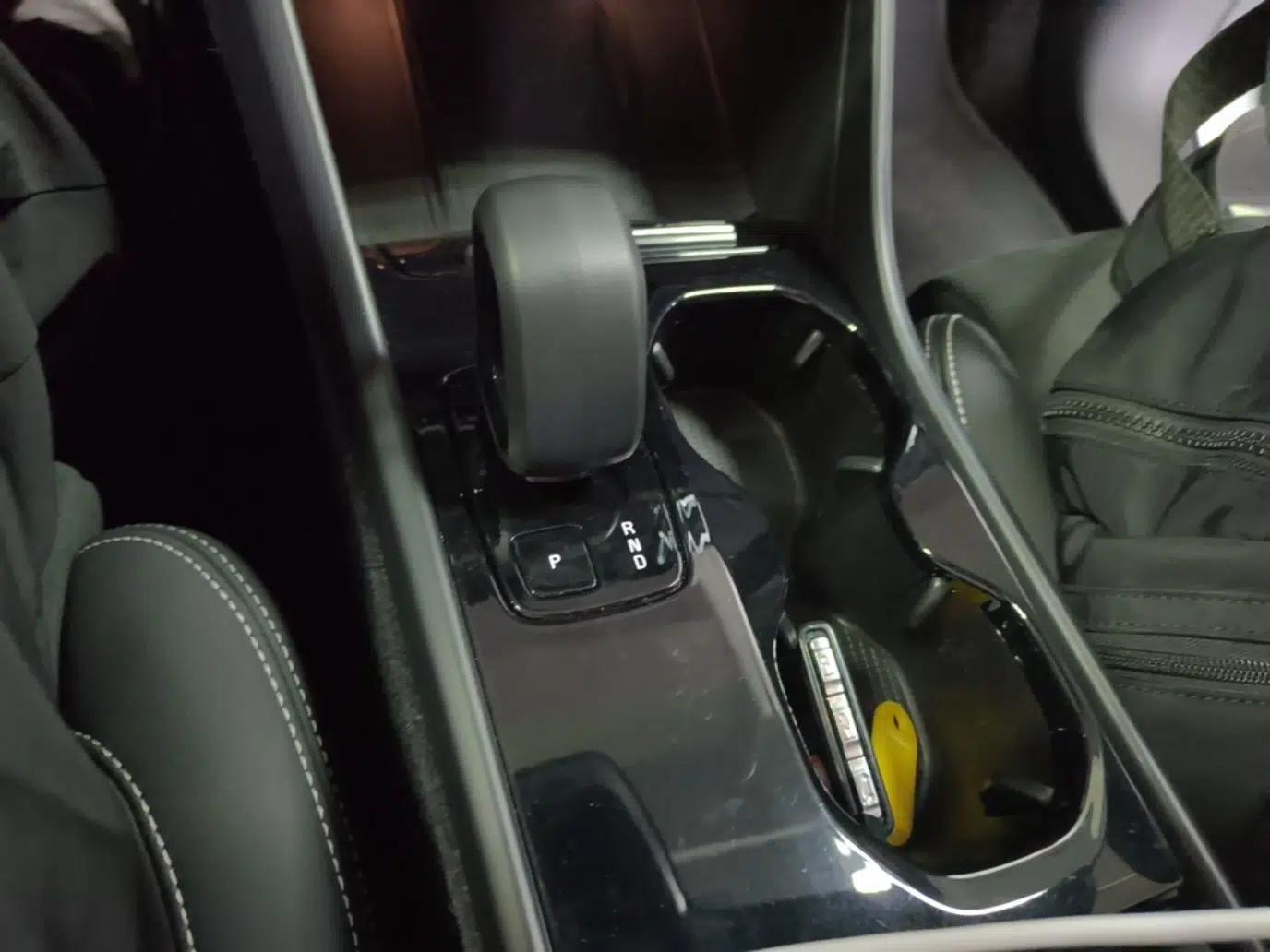 Volvo XC40 New Energy 2023 Long-Range Version — миниатюра 17