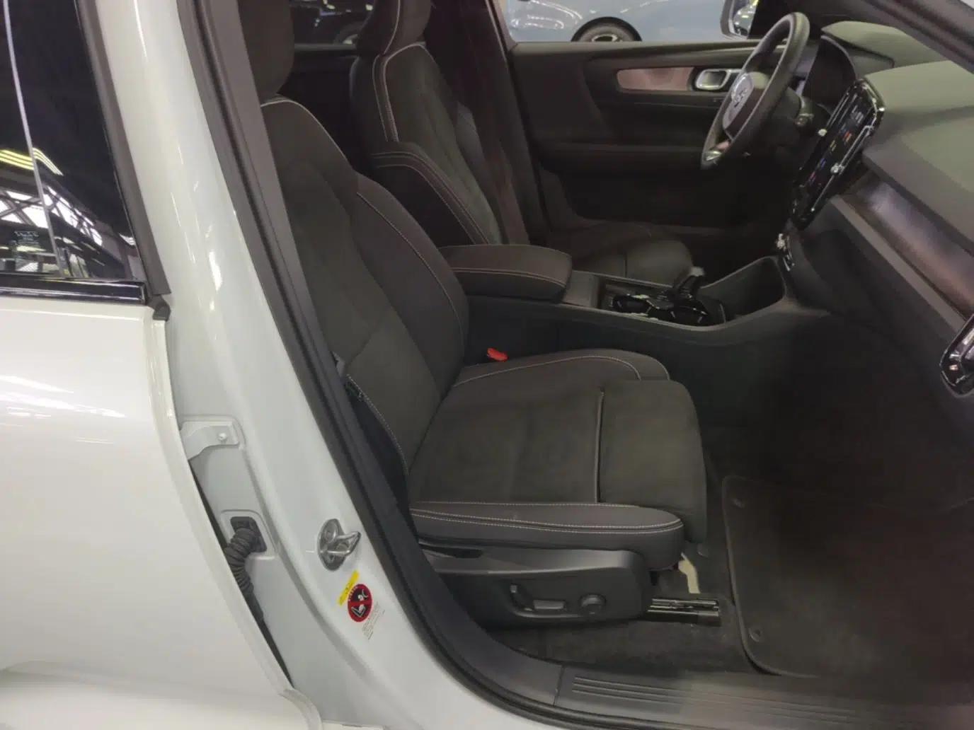 Volvo XC40 New Energy 2023 Long-Range Version — миниатюра 23