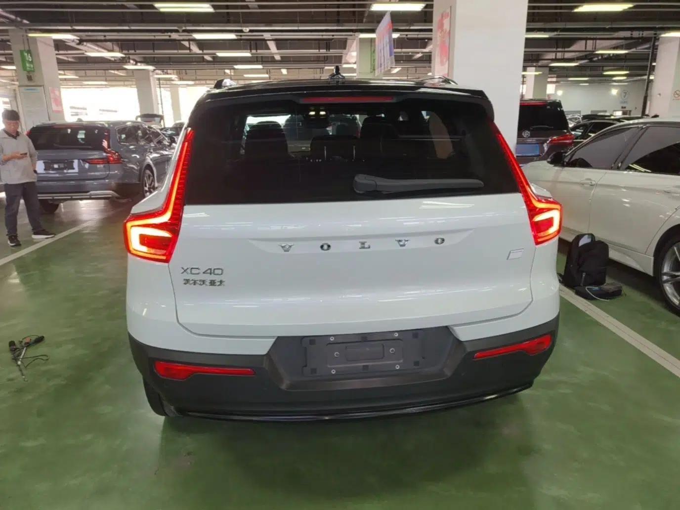 Volvo XC40 New Energy 2023 Long-Range Version — миниатюра 5