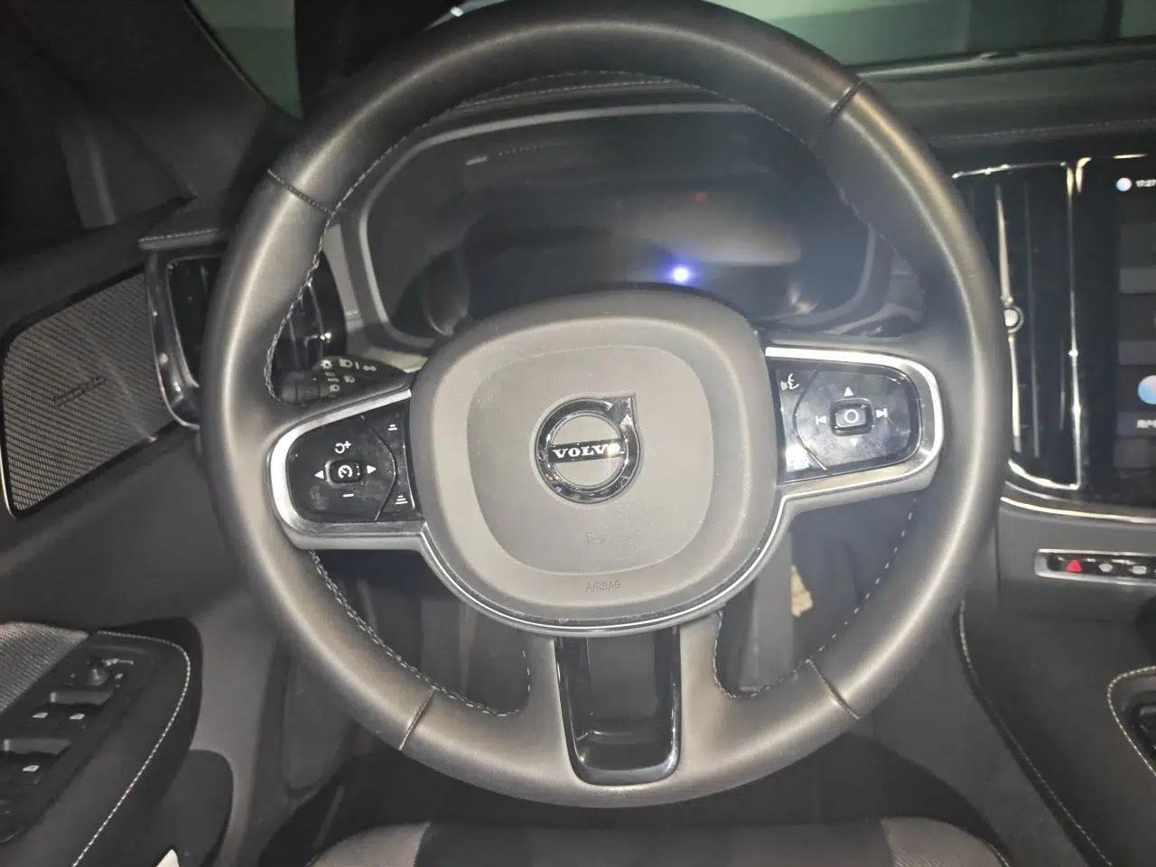 Volvo S60 New Energy 2024 T8 All-Wheel Drive Long-Range Luxury Midnight Black Edition — миниатюра 11