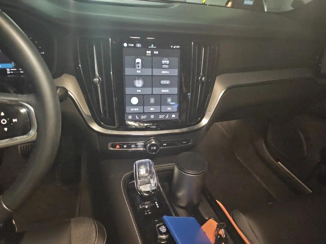 Volvo S60 New Energy 2024 T8 All-Wheel Drive Long-Range Luxury Midnight Black Edition — миниатюра 14