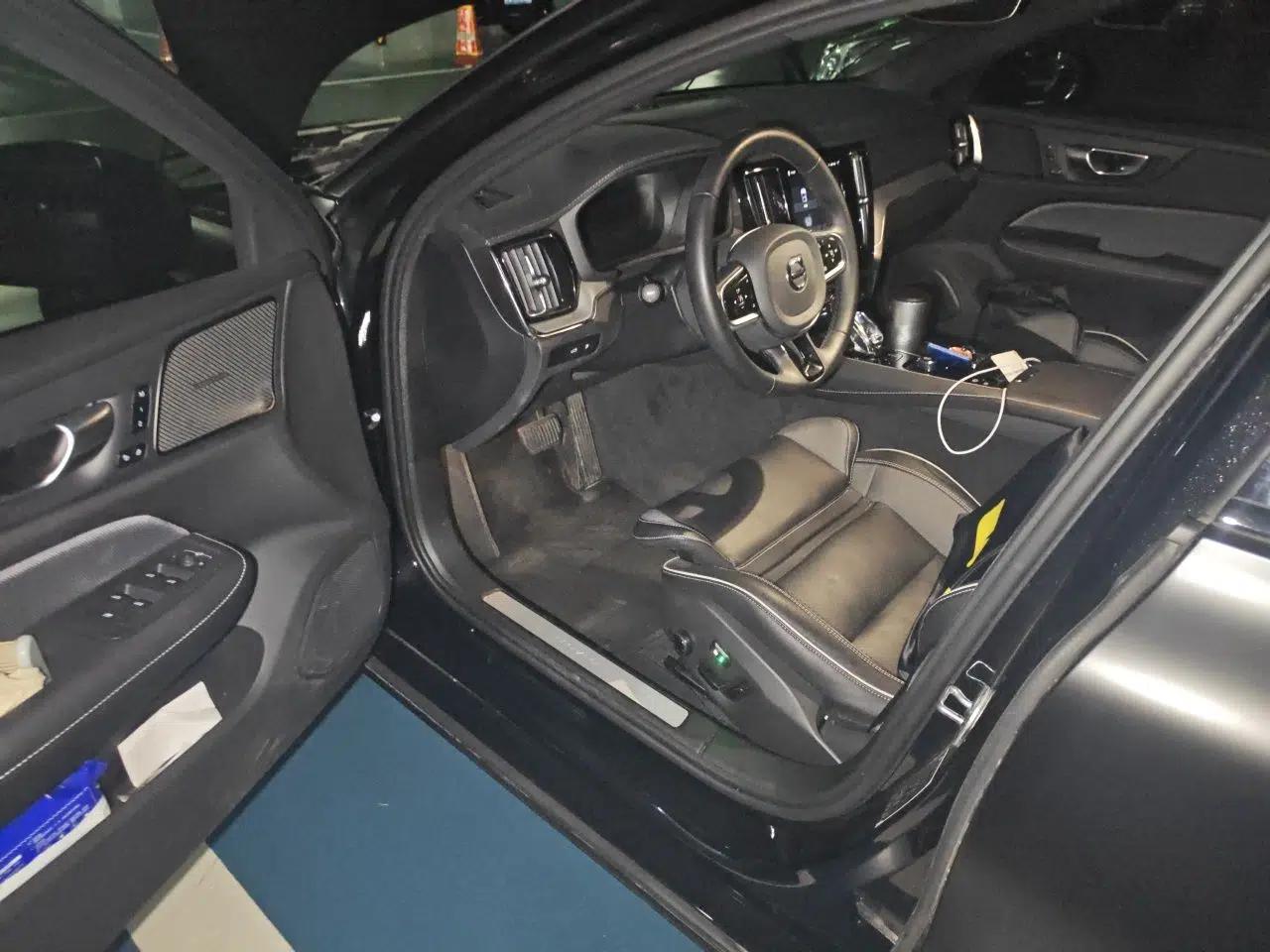 Volvo S60 New Energy 2024 T8 All-Wheel Drive Long-Range Luxury Midnight Black Edition — миниатюра 17