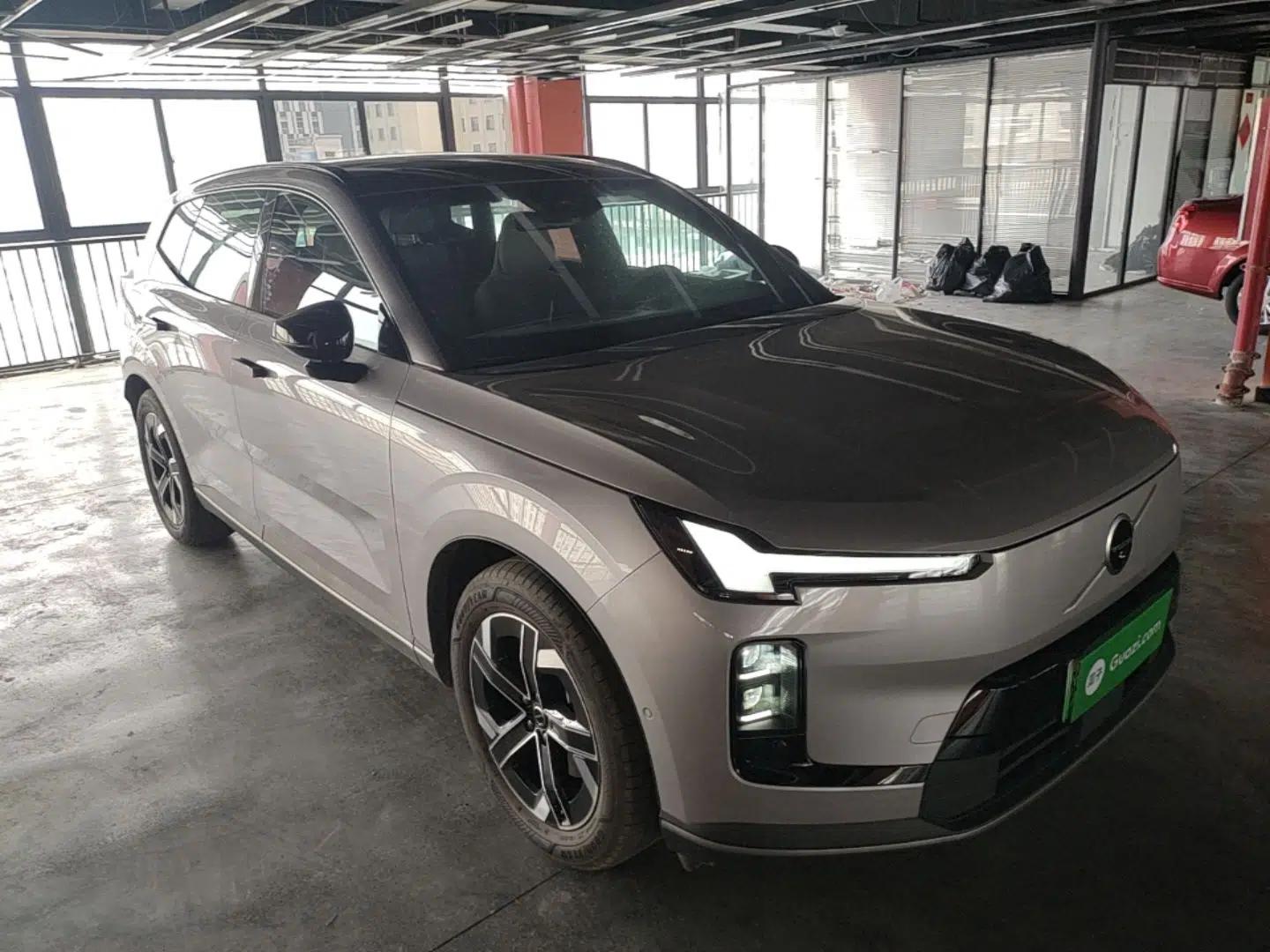 Volvo XC70 Plug-in Hybrid 2026 Model Two-Wheel Drive Long-Range Core — миниатюра 6